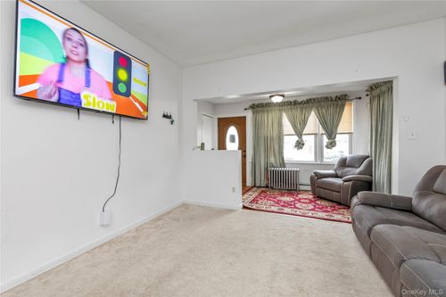 47 Murray Hill St, Elmont, NY, 11003-2102 | Card Image