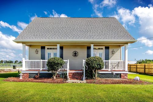 241 Horseshoe Rd, Schriever, LA, 70395-4017 | Card Image