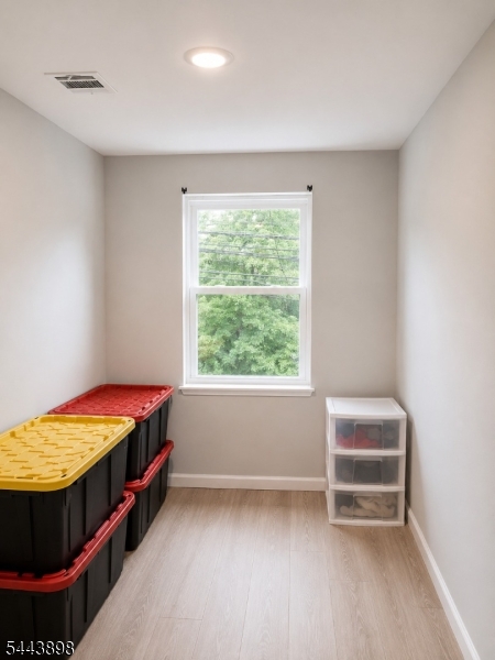 Commercial Sale in Newark City 4