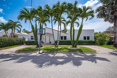 8851 Dickens Ave, House other with 4 bedrooms, 4 bathrooms and null parking in Surfside FL | Image 1