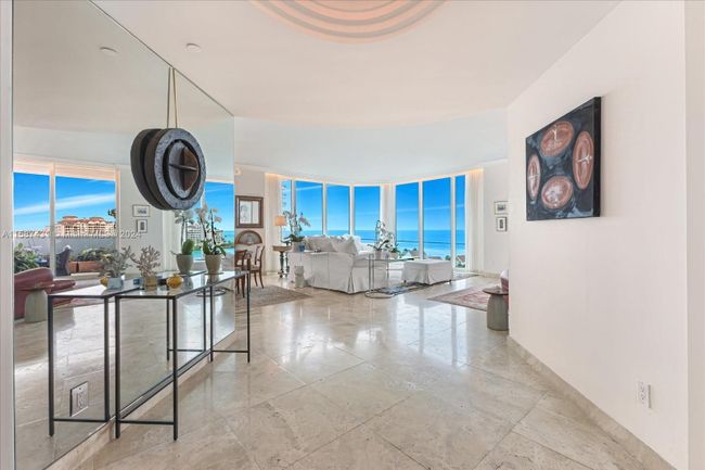 1001 - 300 S Pointe Dr, Condo with 3 bedrooms, 2 bathrooms and null parking in Miami Beach FL | Image 10