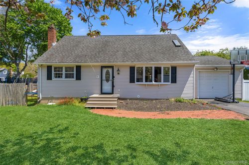 325 Harrison Ave, Miller Place, NY, 11764-3429 | Card Image
