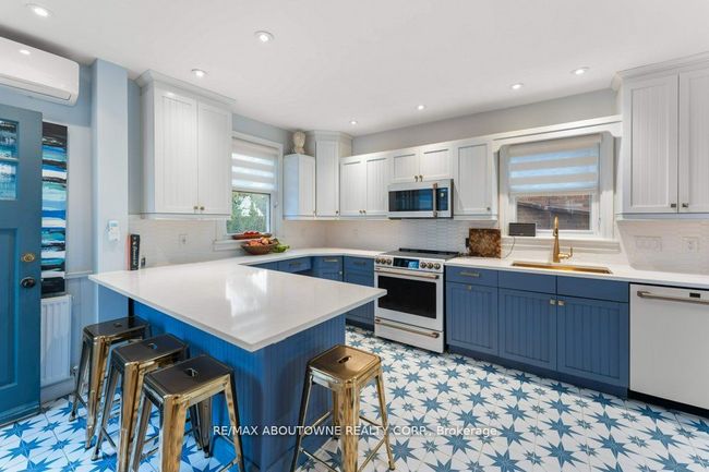 1 College St, House other with 4 bedrooms, 3 bathrooms and 2 parking in Kingston ON | Image 4