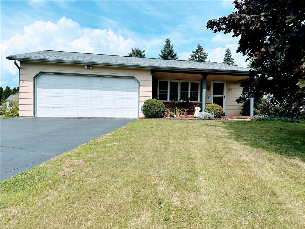 Marlbank Dr, Rochester, NY 14612