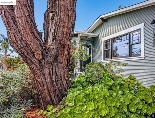 1082 65th St, Oakland, CA, 94608-1263 | Card Image
