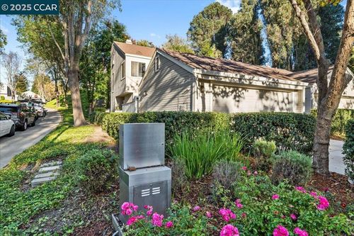 2552 Treeside Way, Richmond, CA, 94806-1954 | Card Image