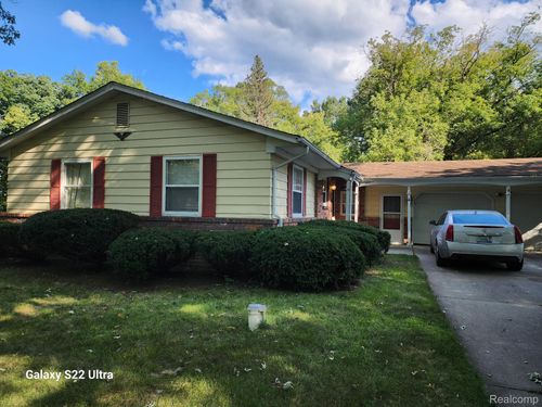 2340 Pineview Ct, Flushing, MI, 48433-2540 | Card Image