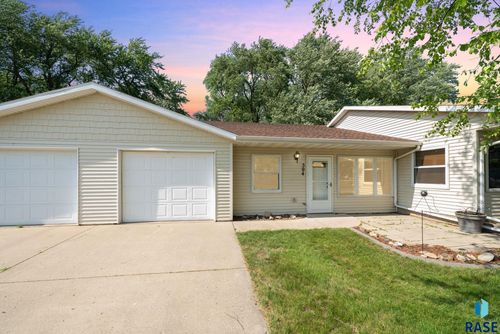 504 Josephine Dr, Hills, MN, 56138-1045 | Card Image
