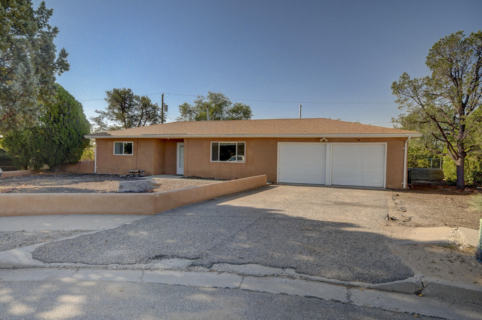 Essex Dr, Albuquerque, NM 87114