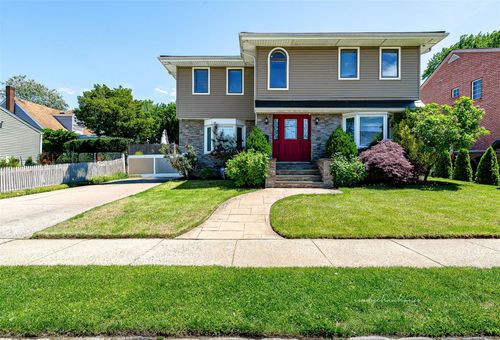 3 Grant Ave, Albertson, NY, 11507-1817 | Card Image
