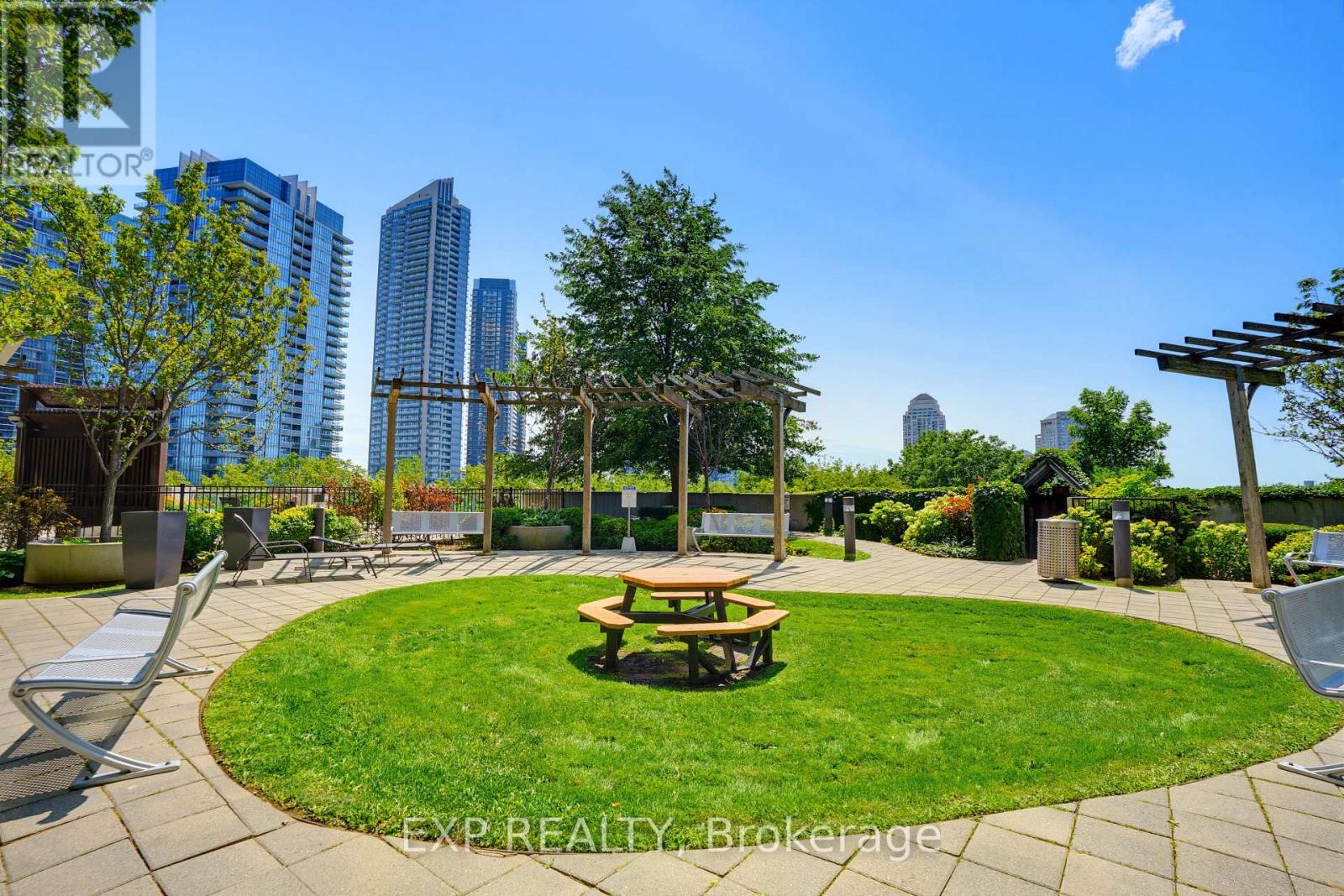 Residential in Toronto (Mimico) 5