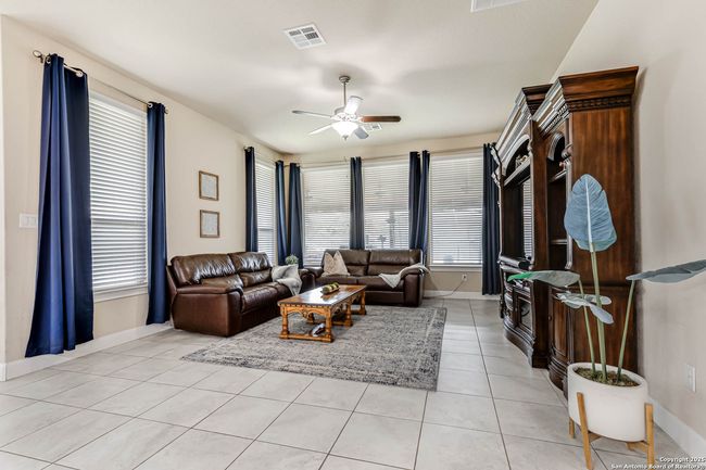 10539 Far Reaches Ln, House other with 5 bedrooms, 4 bathrooms and null parking in Helotes TX | Image 8