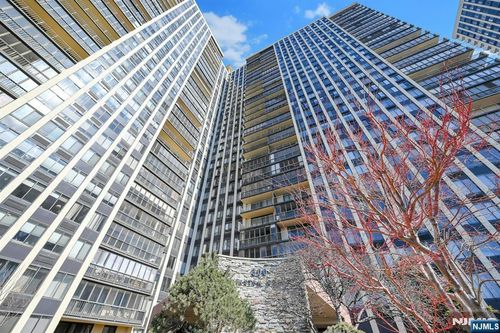 300 Winston Dr, Cliffside Park, NJ, 07010-3236 | Card Image