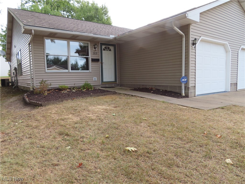 Heatherwood Dr, Barberton, OH 44203