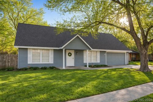825 W Waco St, Broken Arrow, OK, 74011-2818 | Card Image