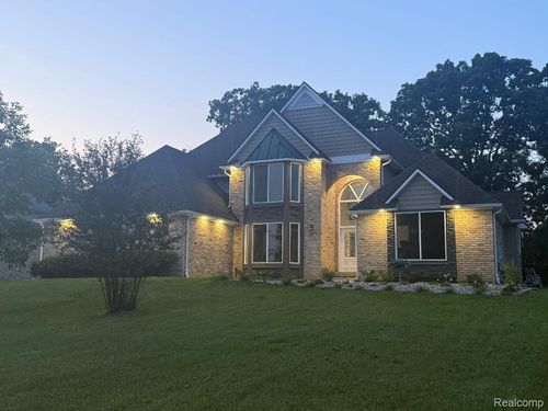 1217 Kings Carriage Rd, Grand Blanc, MI, 48439-8657 | Card Image