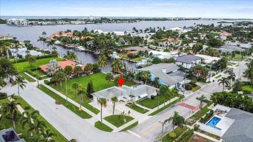 2412 N Lakeside Dr, Lake Worth Beach, FL, 33460-6347 | Card Image