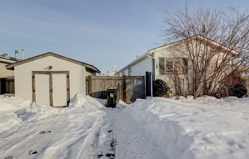 11011 98 St, Clairmont, AB, T8X5C9 | Card Image