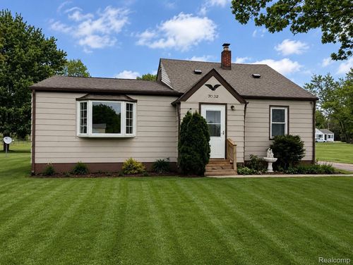 7032 Neff Rd, Mount Morris, MI, 48458-1840 | Card Image