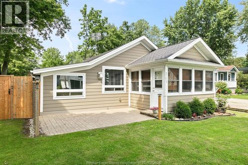 864 Lawrence Ave, Harrow, ON, N0R1G0 | Card Image