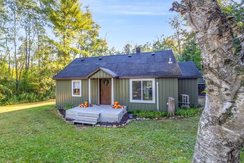 22820 Northland Dr, Paris, MI, 49338-9448 | Card Image