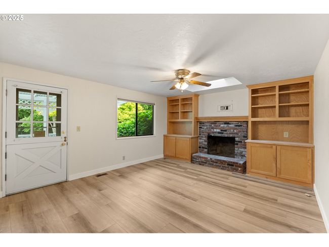 Family Room | Image 18