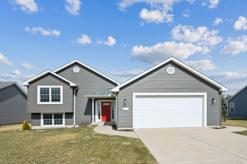 414 W Meadow Ln, Walcott, IA, 52773-8590 | Card Image