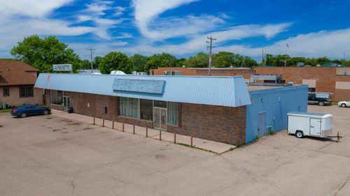 916 Litchfield Ave Sw, Willmar, MN, 56201-3115 | Card Image