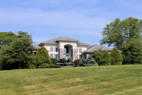 11 Pheasant Ridge Rd, Newtown, CT, 06470-1022 | Card Image