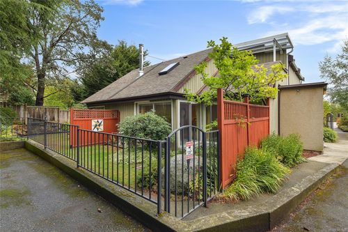 2310 Fernwood Rd, Victoria, BC, V8T2Z5 | Card Image