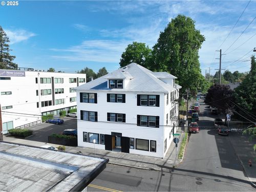 4435 Se Belmont St, Portland, OR, 97215-1666 | Card Image