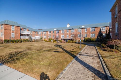 apt-219-75 Noble St, Lynbrook, NY, 11563-2228 | Card Image
