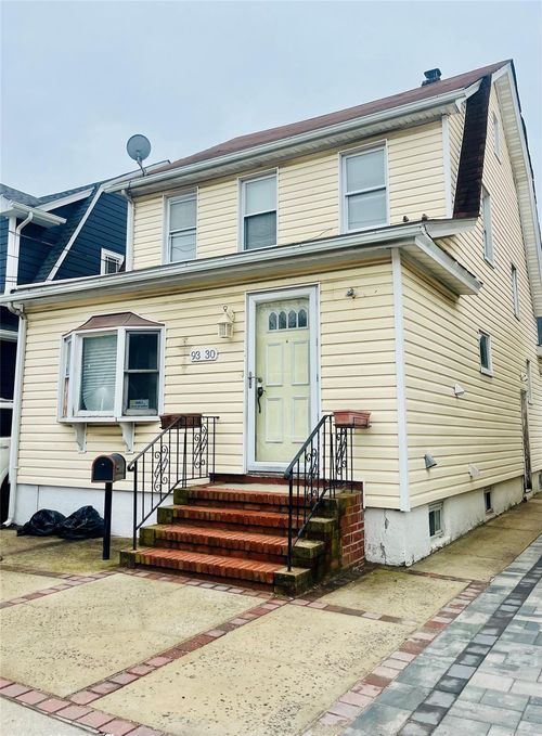 93 246th St, Floral Park, NY, 11001-3921 | Card Image