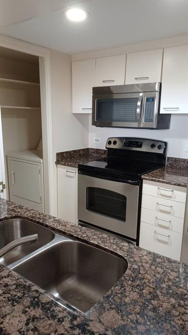 APT-1202 - 3525 Sage Rd, Condo with 1 bedrooms, 1 bathrooms and 1 parking in Houston TX | Image 6
