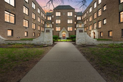 apt-o2-734 Noyes St, Evanston, IL, 60201-2858 | Card Image