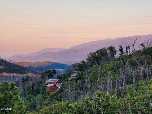 605 Wiley Oakley Dr, Gatlinburg, TN, 37738-4439 | Card Image