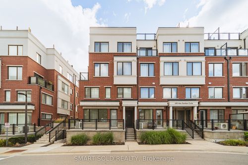 107-600 Alex Gardner Cir, Aurora, ON, L4G3G5 | Card Image