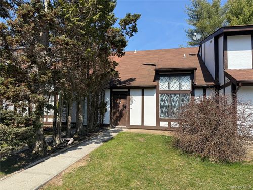 137 Fieldstone Ct, Middle Island, NY, 11953-1612 | Card Image