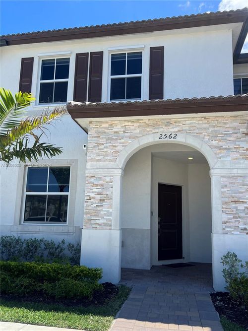 2562 Se 29th St, Homestead, FL, 33035 | Card Image
