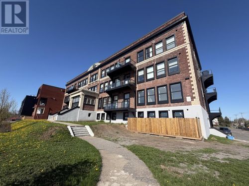 96 High St N, Thunder Bay, ON, P7A5R3 | Card Image