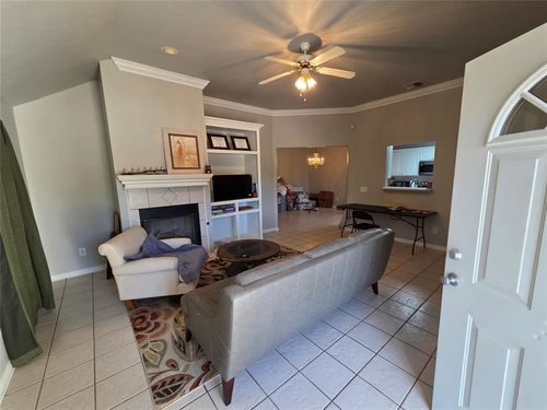 11719 Hollyrock Ct, Yukon, OK, 73099-6566 | Card Image