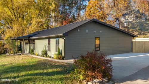 4015 Hitching Post Rd, Pigeon Forge, TN, 37863-3631 | Card Image