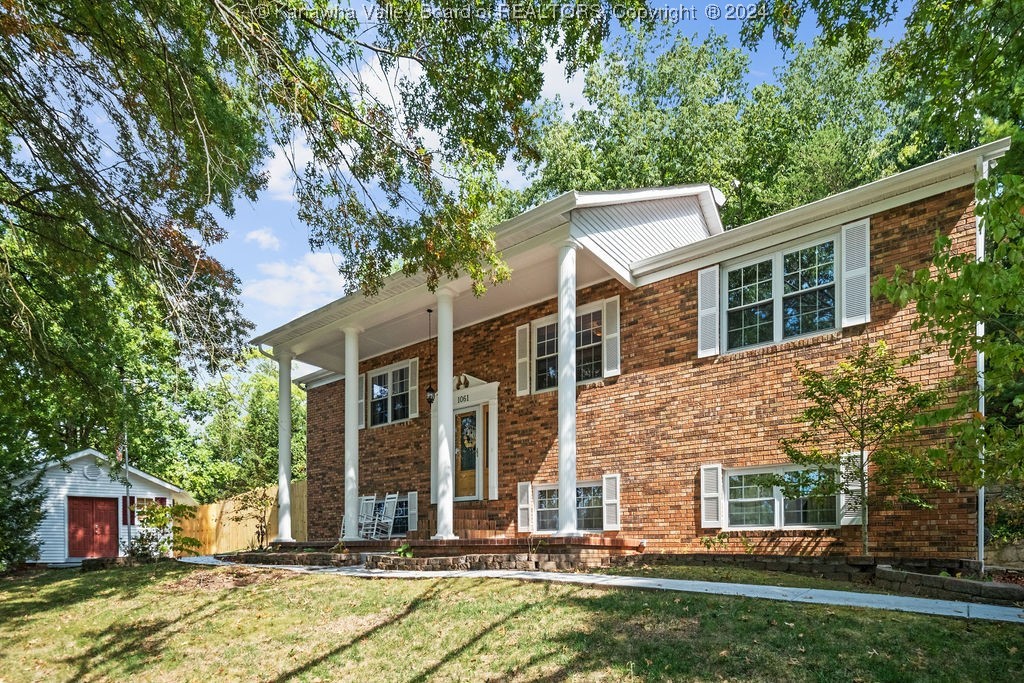 Circle Rd, Charleston, WV 25314