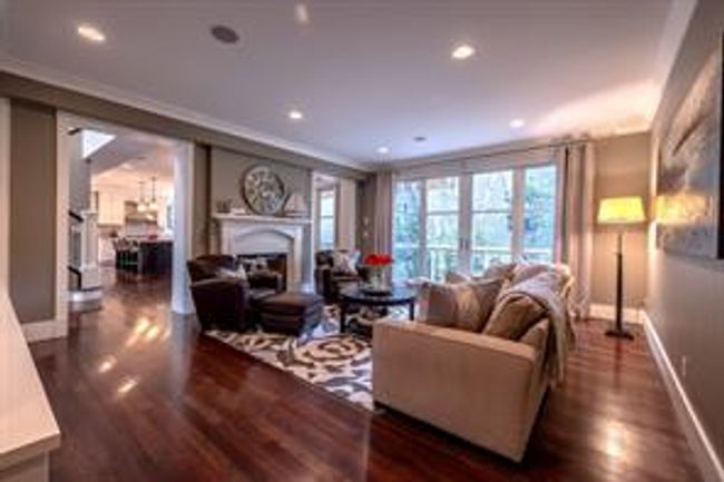 34 Posthill Dr Sw, House detached with 6 bedrooms, 3 bathrooms and 7 parking in Calgary AB | Image 22
