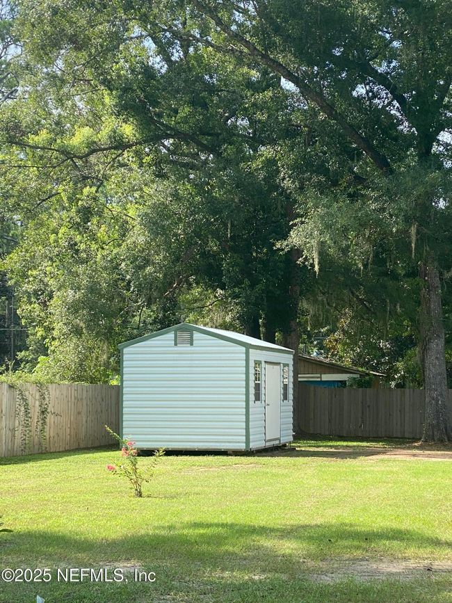 27303 New Front St, House other with 3 bedrooms, 2 bathrooms and null parking in Hilliard FL | Image 6