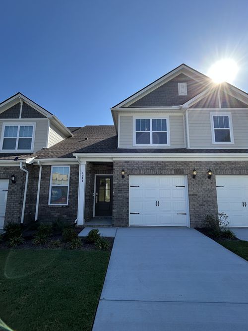 1679 Manuka Ln, Columbia, TN, 38401-4989 | Card Image