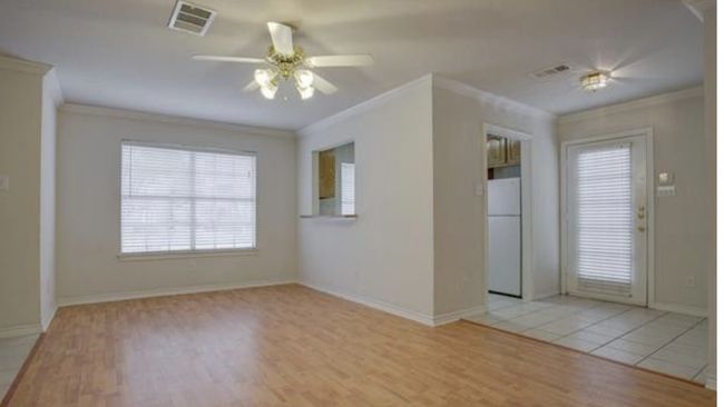 3233 S University Dr, Home with 6 bedrooms, 4 bathrooms and 6 parking in Fort Worth TX | Image 6