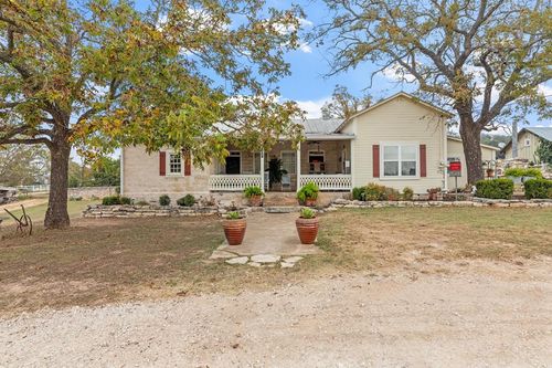 1447 Royal Oaks Loop, Fredericksburg, TX, 78624-6650 | Card Image