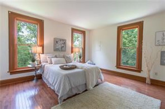 Stream view with large walk in closet | Image 27