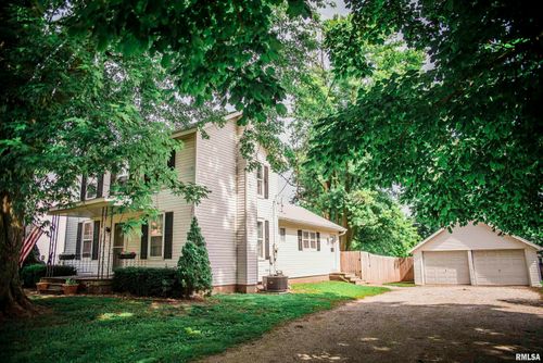 129 E High St, Mendon, IL, 62351-1135 | Card Image